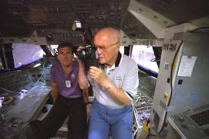 joh glennwith kodak dcs 460 on space shuttle 1998